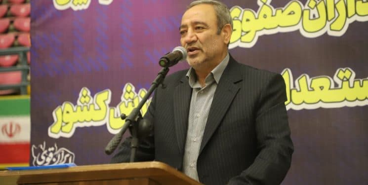 عوض نخست